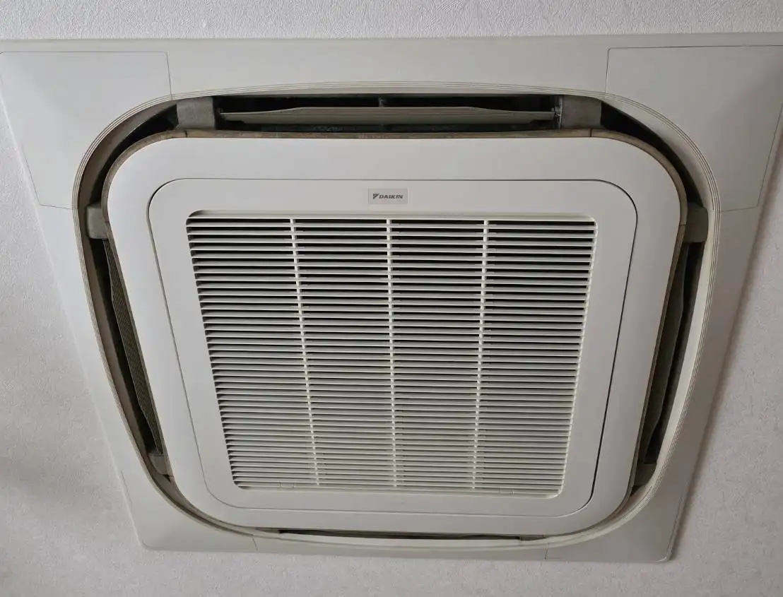 作業前 ダイキン天井カセット型