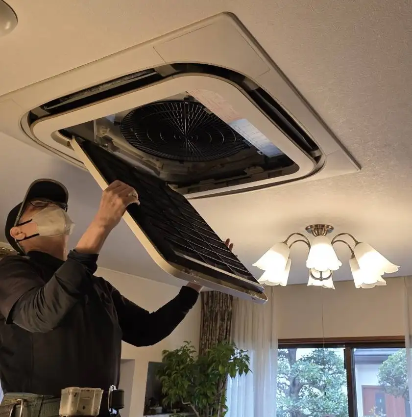 作業風景 ダイキン天井カセット型-02