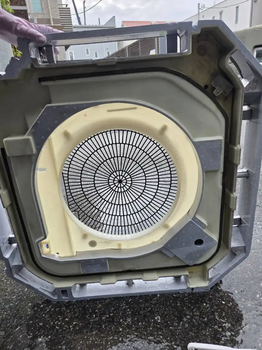 作業風景 ダイキン天井カセット型-06