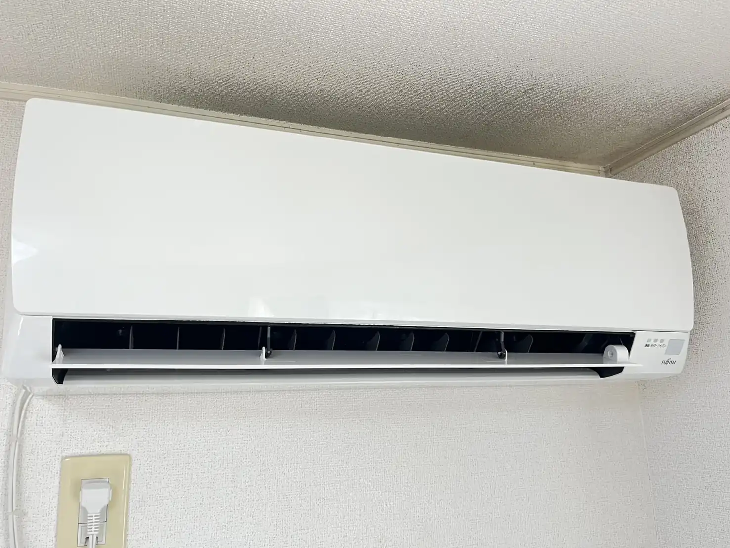 富士通 通常壁掛けエアコン AS-A368H 作業後 組み立て後の様子
