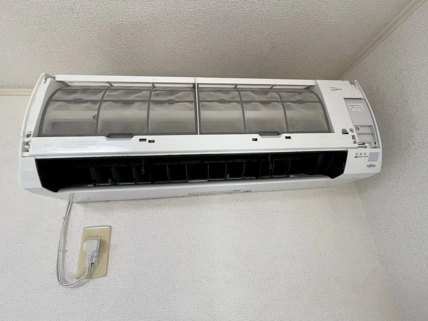 富士通 通常壁掛けエアコン AS-A368H 作業前 カバー取り外し