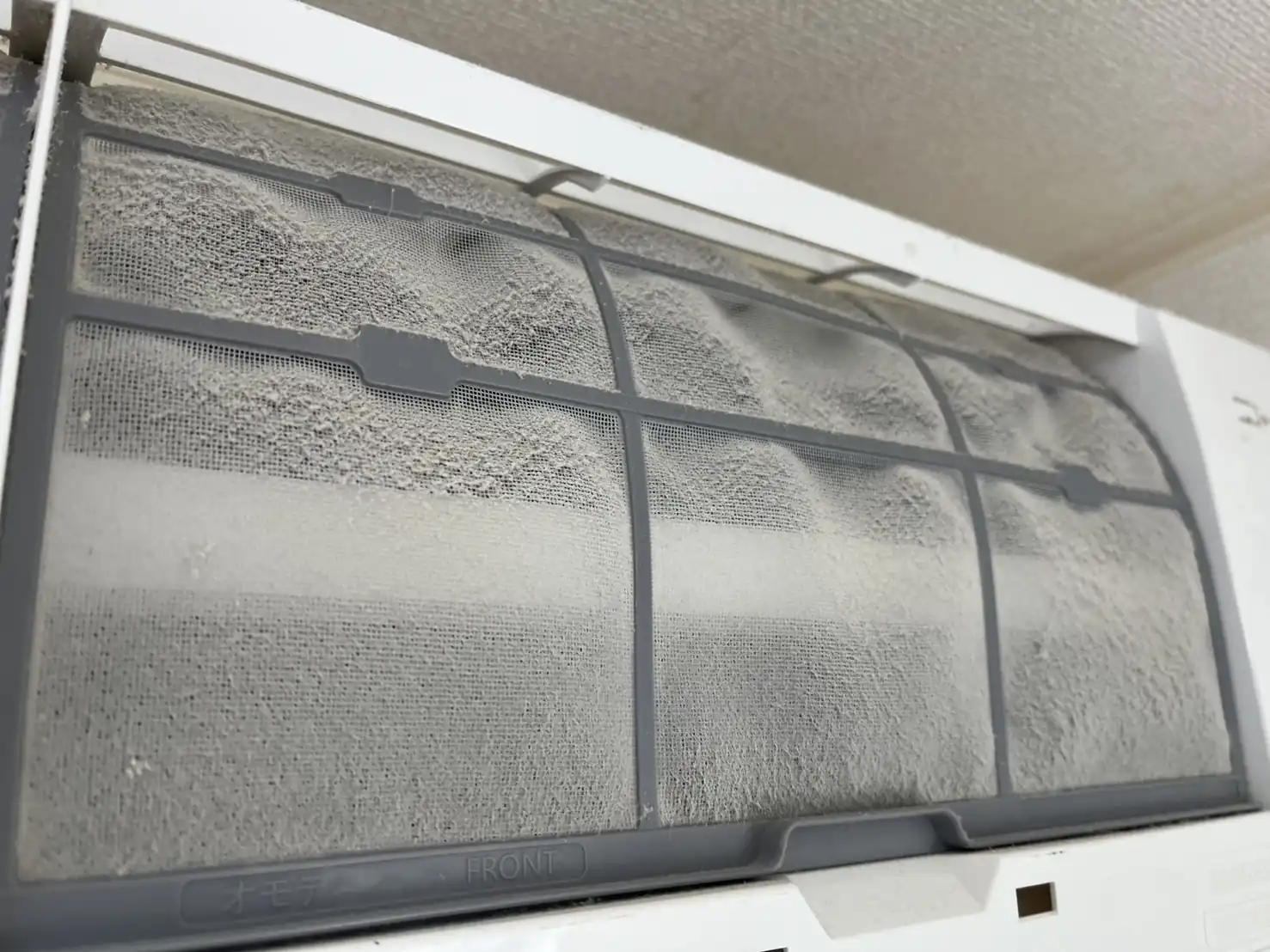 富士通 通常壁掛けエアコン AS-A368H 作業前 フィルターの様子