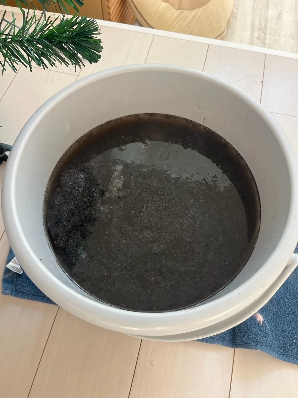 富士通 お掃除機能付きエアコン AS-R40H-W 作業後 廃液の様子