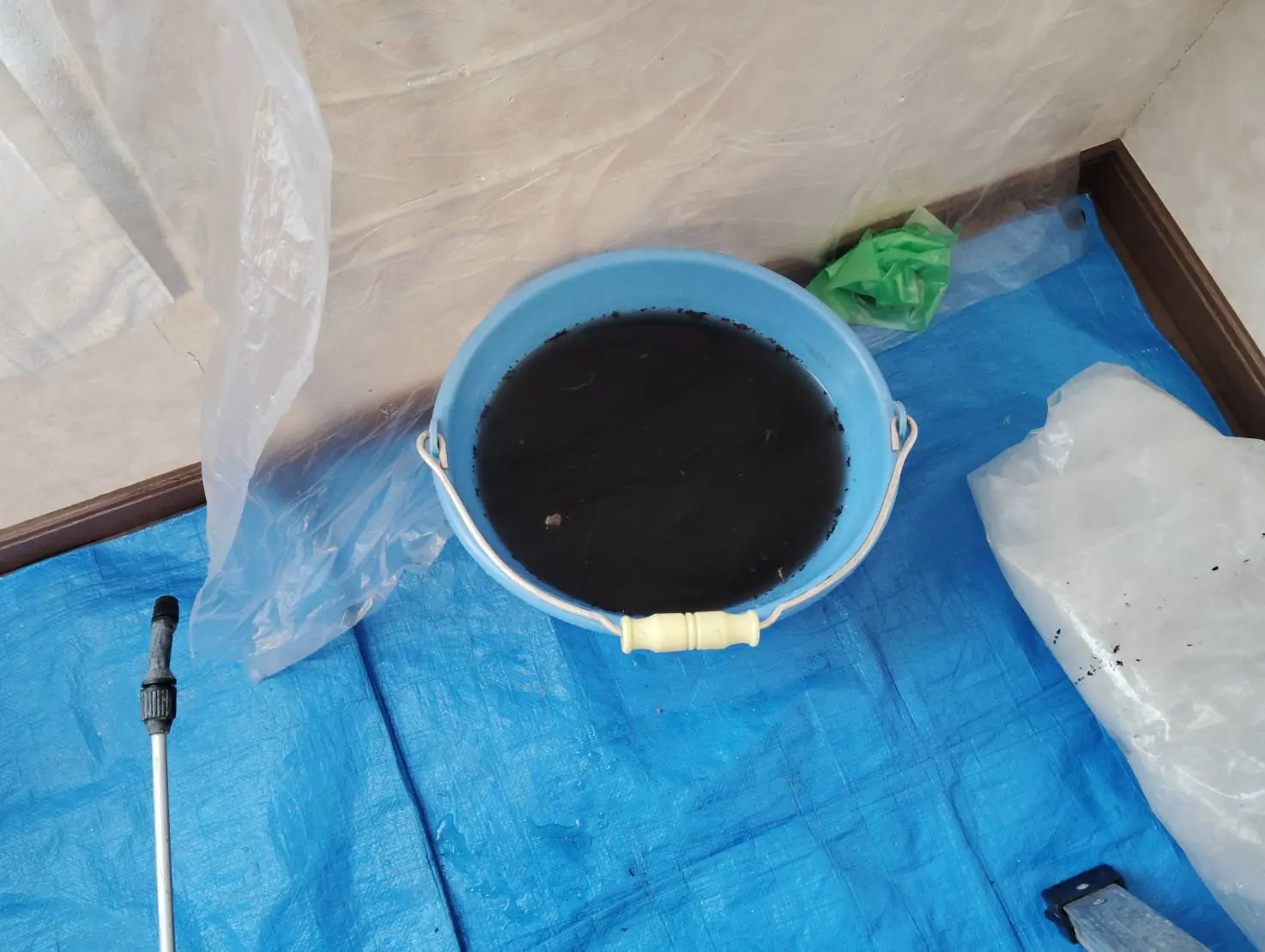 富士通 お掃除機能付きエアコン AS-S403KS2 作業後 廃液の様子