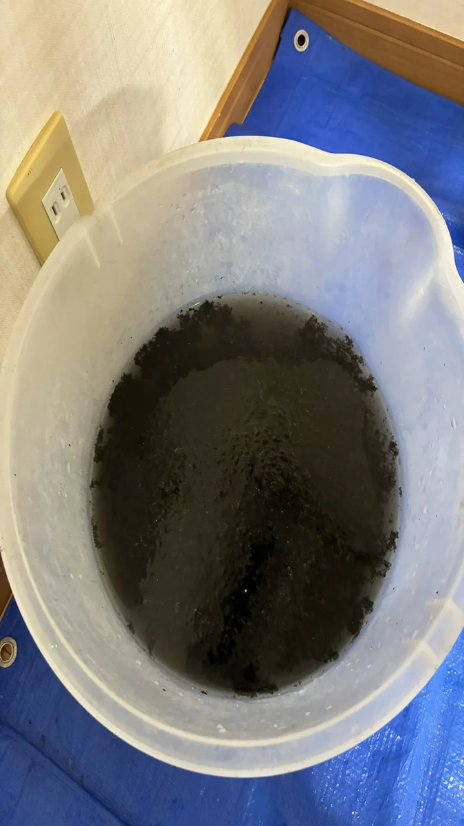 シャープ お掃除機能付きエアコン AY-P80X2-W 作業後 廃液 シャープ お掃除機能付きエアコン AY-P80X2-W 作業後 廃液