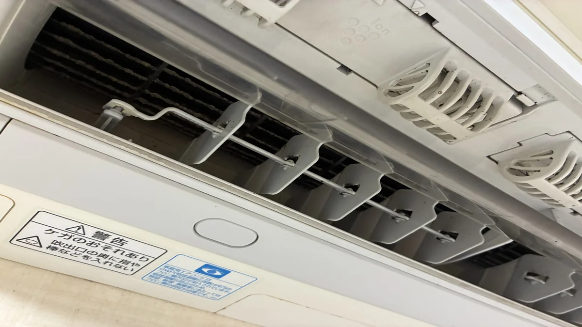 シャープ お掃除機能付きエアコン AY-P80X2-W 作業前 ファンの様子01 シャープ お掃除機能付きエアコン AY-P80X2-W 作業前 ファンの様子01