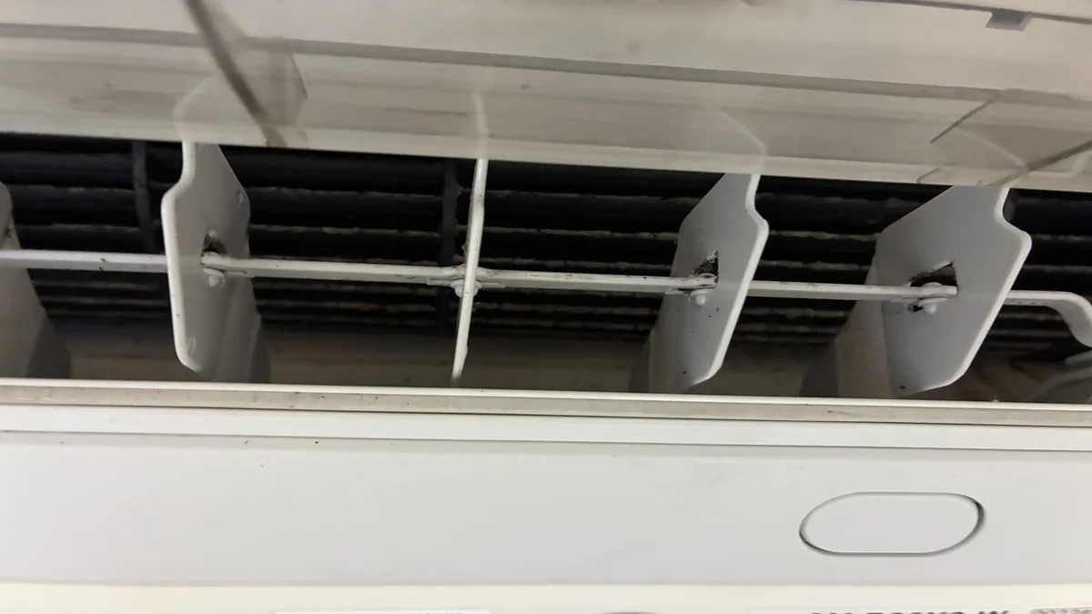 シャープ お掃除機能付きエアコン AY-P80X2-W 作業前 ファンの様子02 シャープ お掃除機能付きエアコン AY-P80X2-W 作業前 ファンの様子02