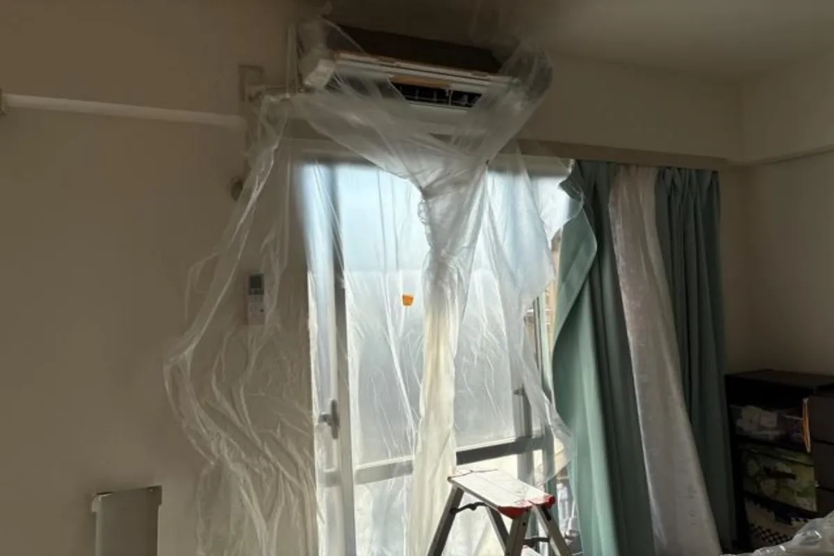 シャープ お掃除機能付きエアコン AY‑S40V2‑W 作業前 養生の様子01