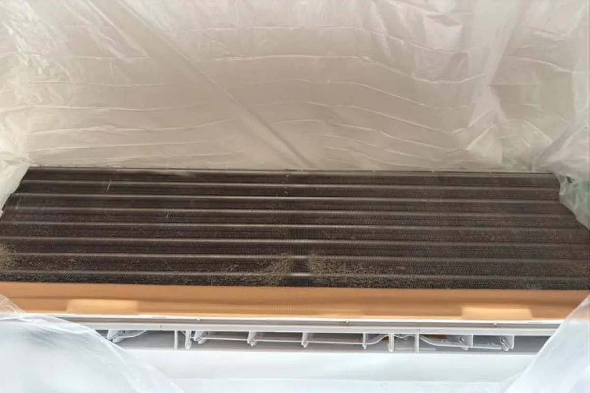 シャープ お掃除機能付きエアコン AY‑S40V2‑W 作業前 熱交換器の様子