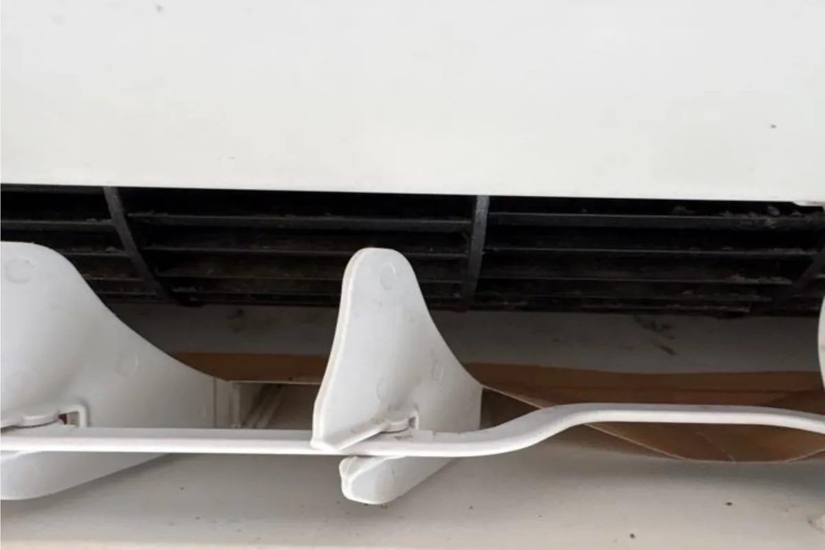 シャープ お掃除機能付きエアコン AY‑S40V2‑W 作業前 ファンの様子