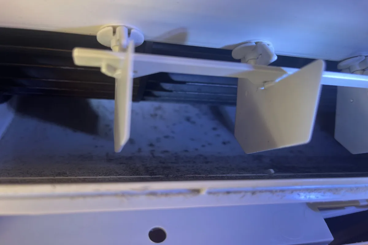 パナソニック 通常壁掛けエアコン CS-402CF2-W 作業前 吹き出し口