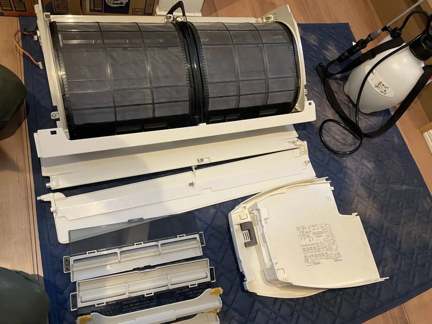 ダイキン お掃除機能付きエアコン F56W-TRXP-W 作業後 洗浄後のパーツ