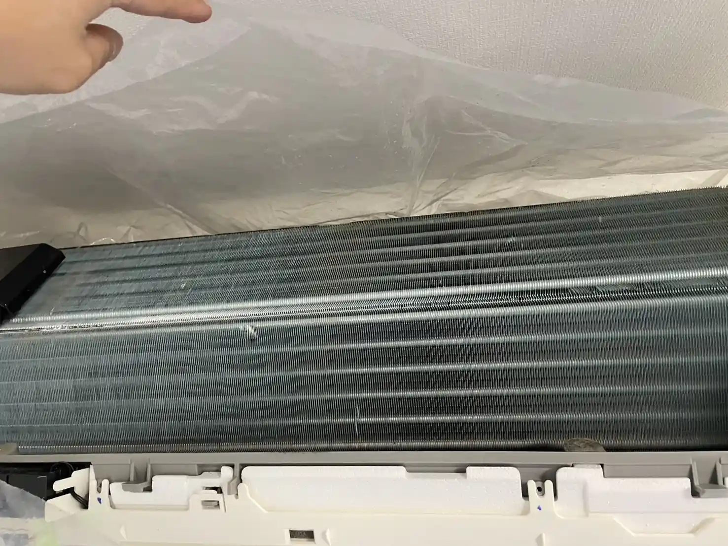 ダイキン お掃除機能付きエアコン F56W-TRXP-W 作業前 熱交換器の様子