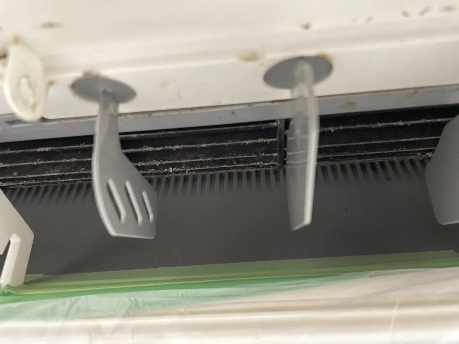 ダイキン お掃除機能付きエアコン F56W-TRXP-W 作業前 ファンの様子