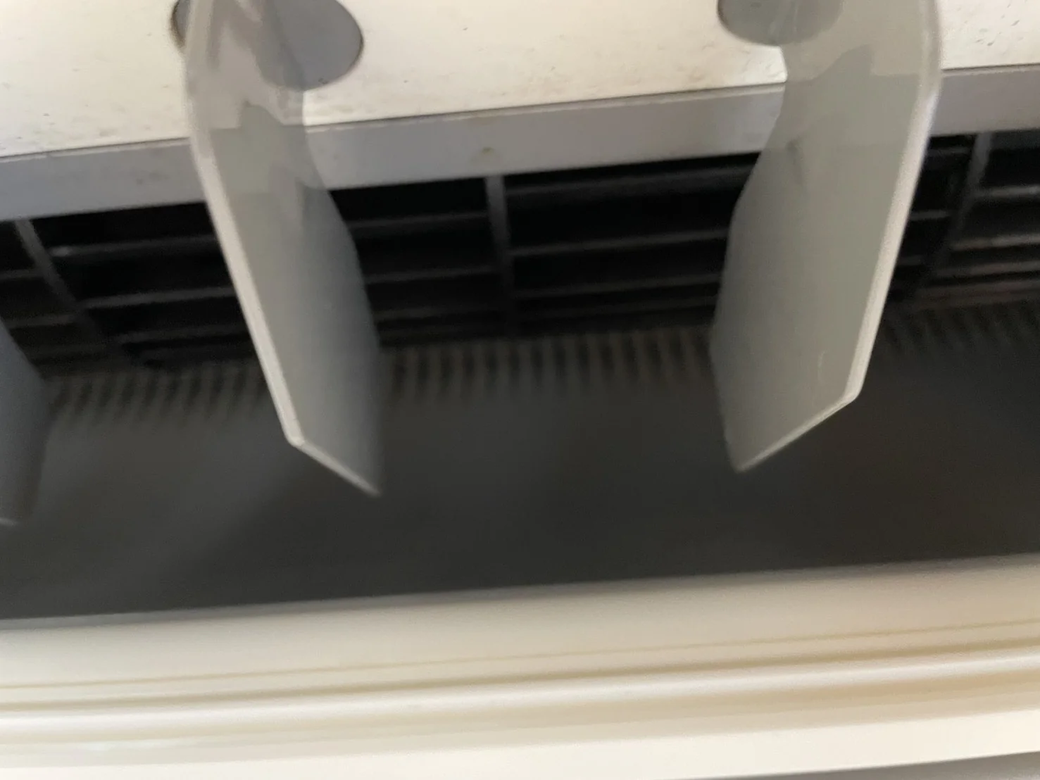 ダイキン お掃除機能付きエアコン F56W-TRXP-W 作業前 ファンの様子