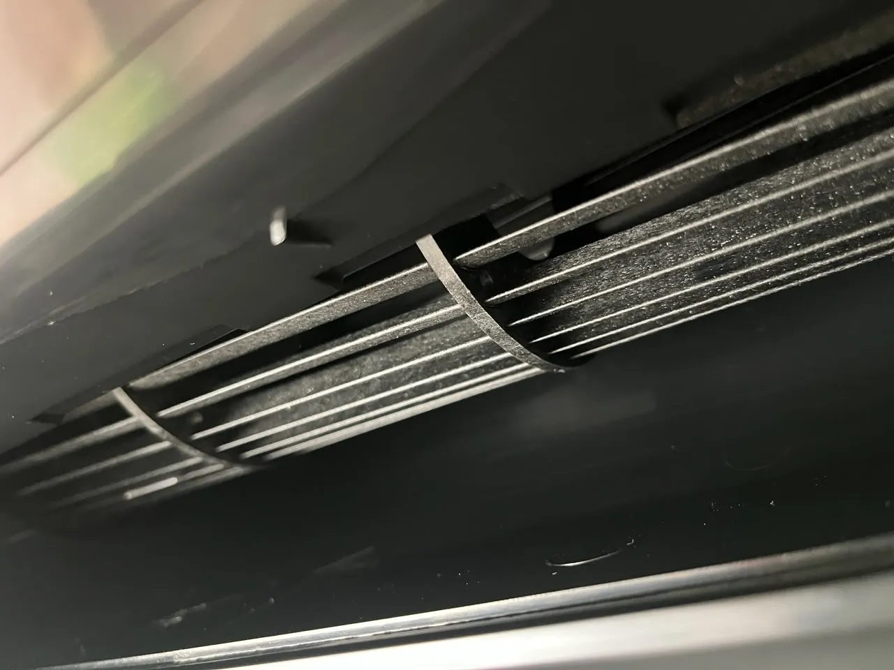 東芝 お掃除機能付きエアコン RAS-E285RKS 作業後 内部の様子